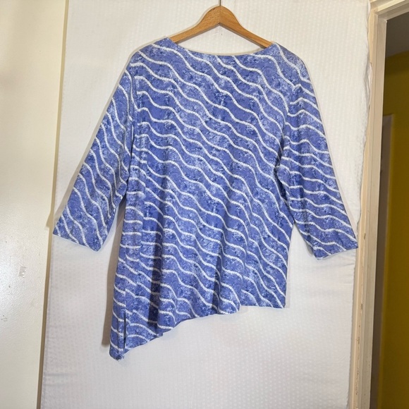 Chico’s Asymmetrical Tunic Blue White Wavy Print Size 3 XL Travel Coastal - Picture 7 of 10